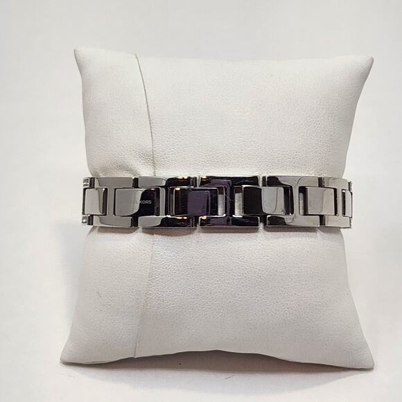 Michael Kors Slim Runway Crystal Pave Ladies Watch MK3250 Silver Tone Works - Picture 5 of 10